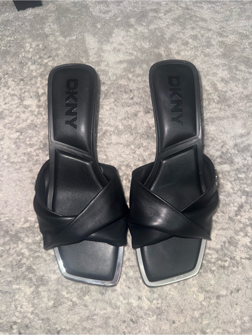 DKNY Black Kitten Heel – New Without Tags